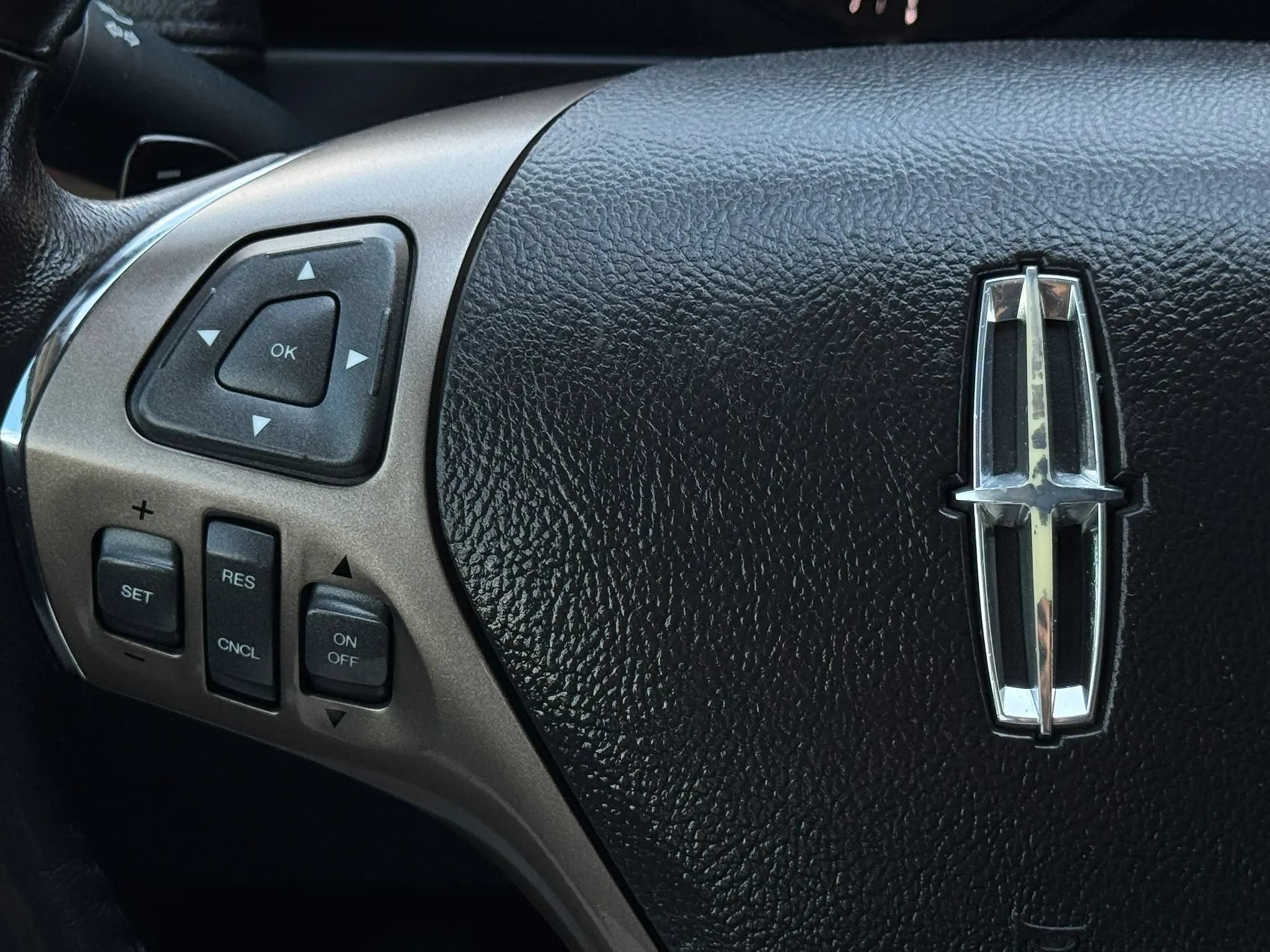 Used 2013 Lincoln MKX AWD image 33