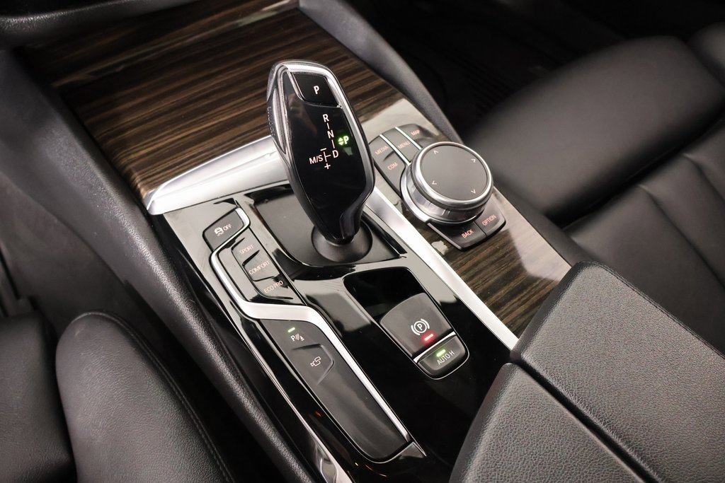 Used 2019 BMW 530i w/ Premium Package image 10