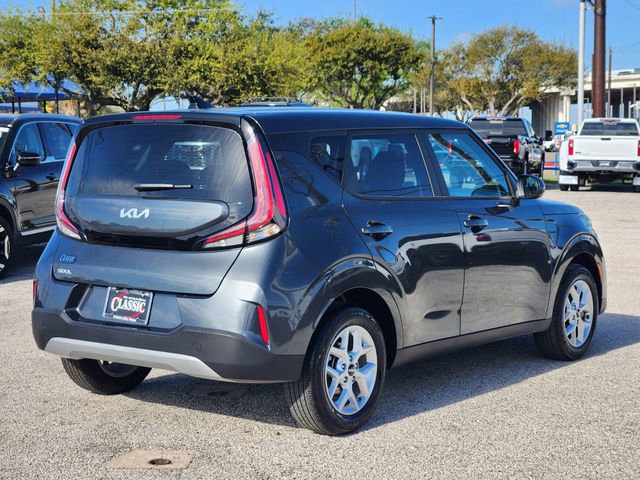 Used 2025 Kia Soul LX w/ LX Technology Package FWD image 7