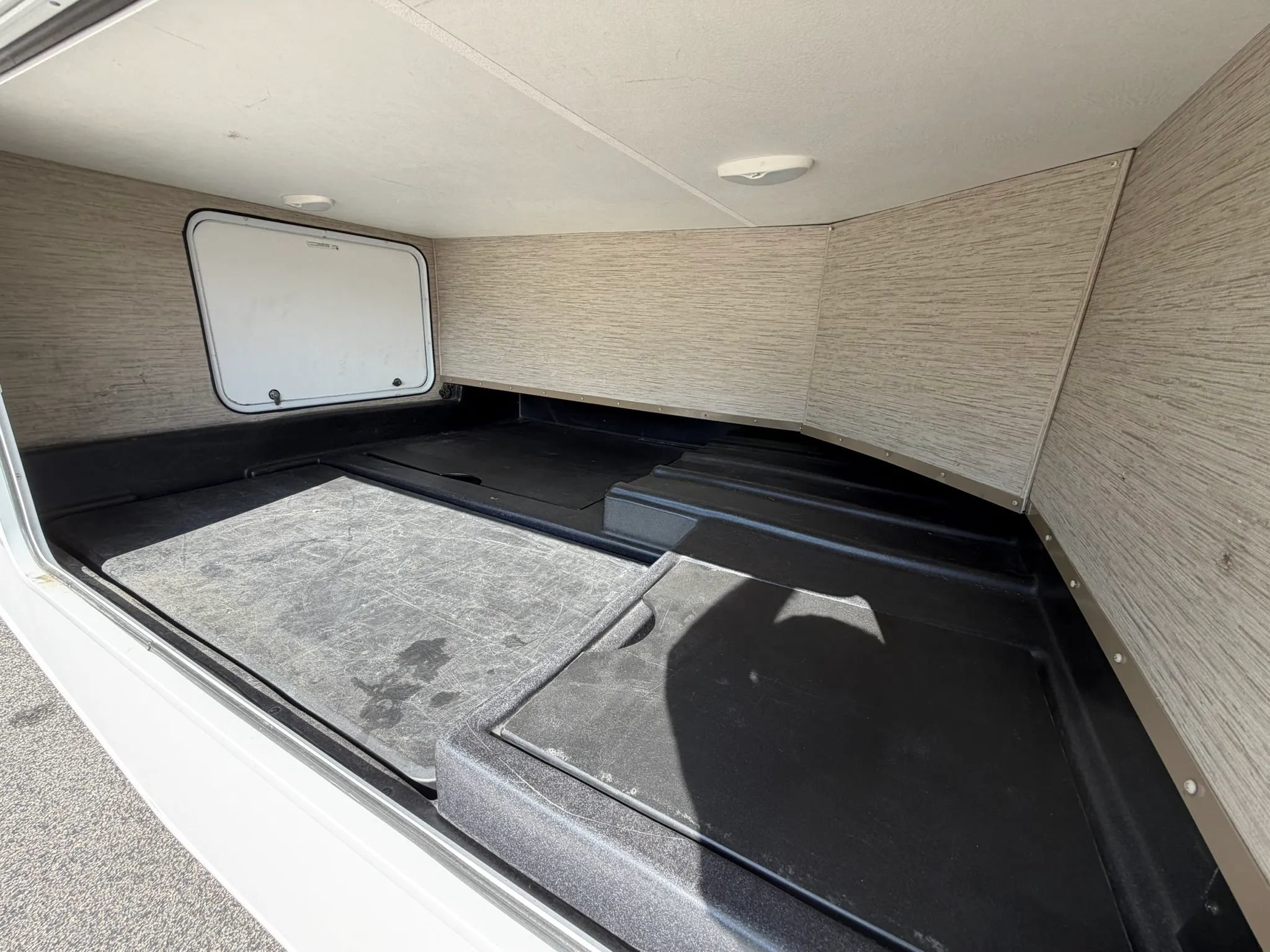 Used 2022 Ford E-350 and Econoline 350 Super Duty w/ Motorhome Prep Package RWD image 13