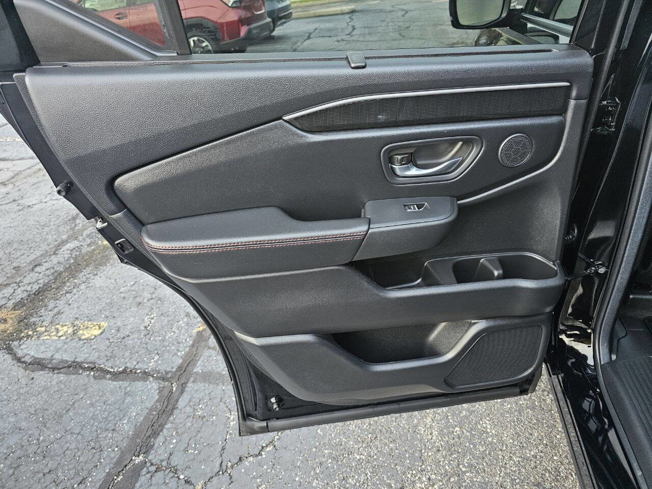 Used 2025 Honda Pilot Black Edition image 22