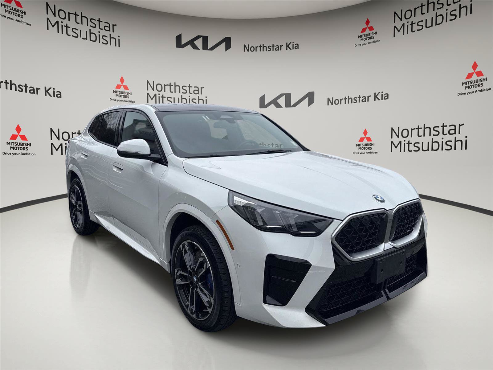Used 2025 BMW X2 xDrive28i AWD/4WD image 5
