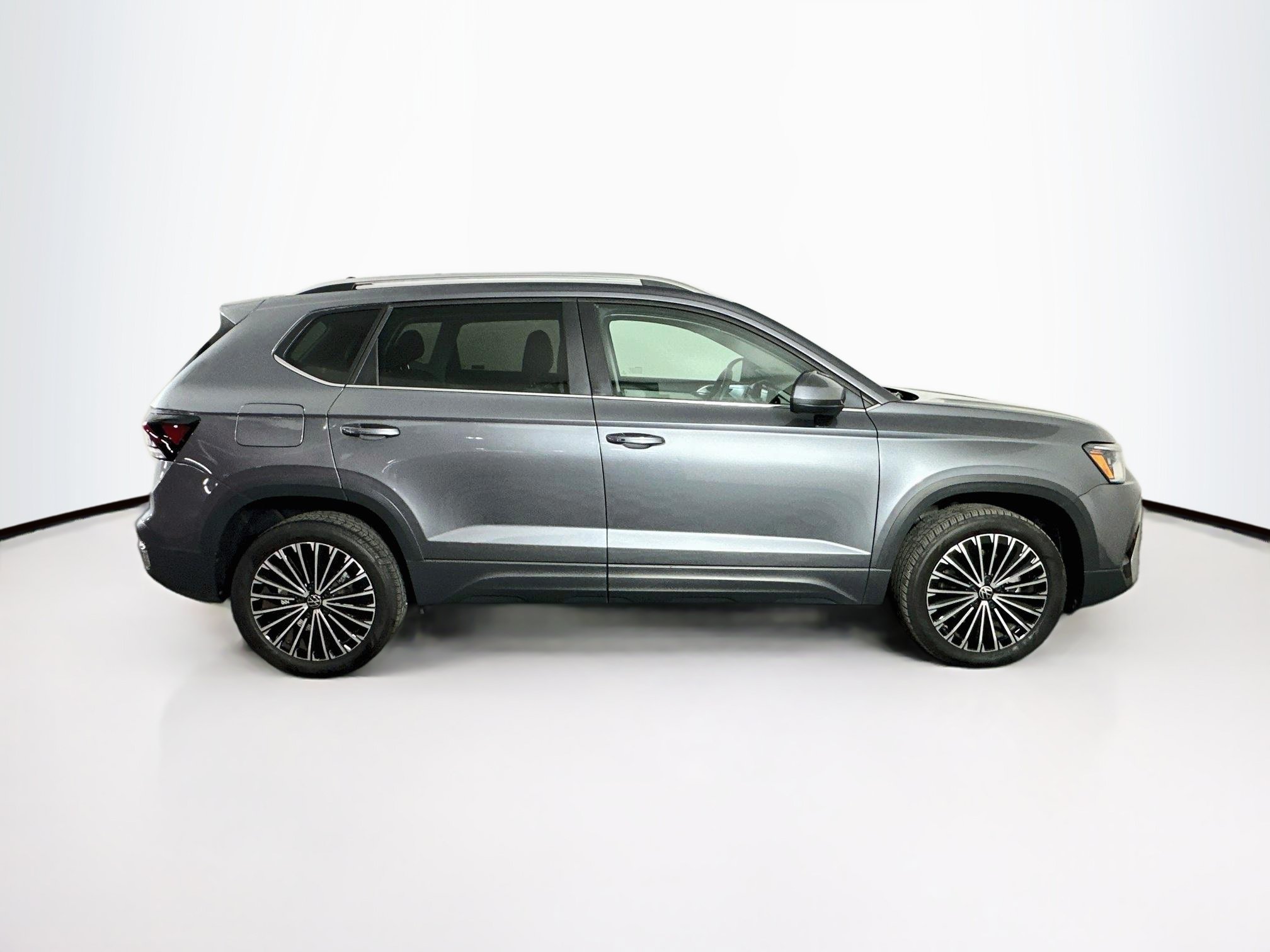 Used 2025 Volkswagen Taos SE FWD image 10