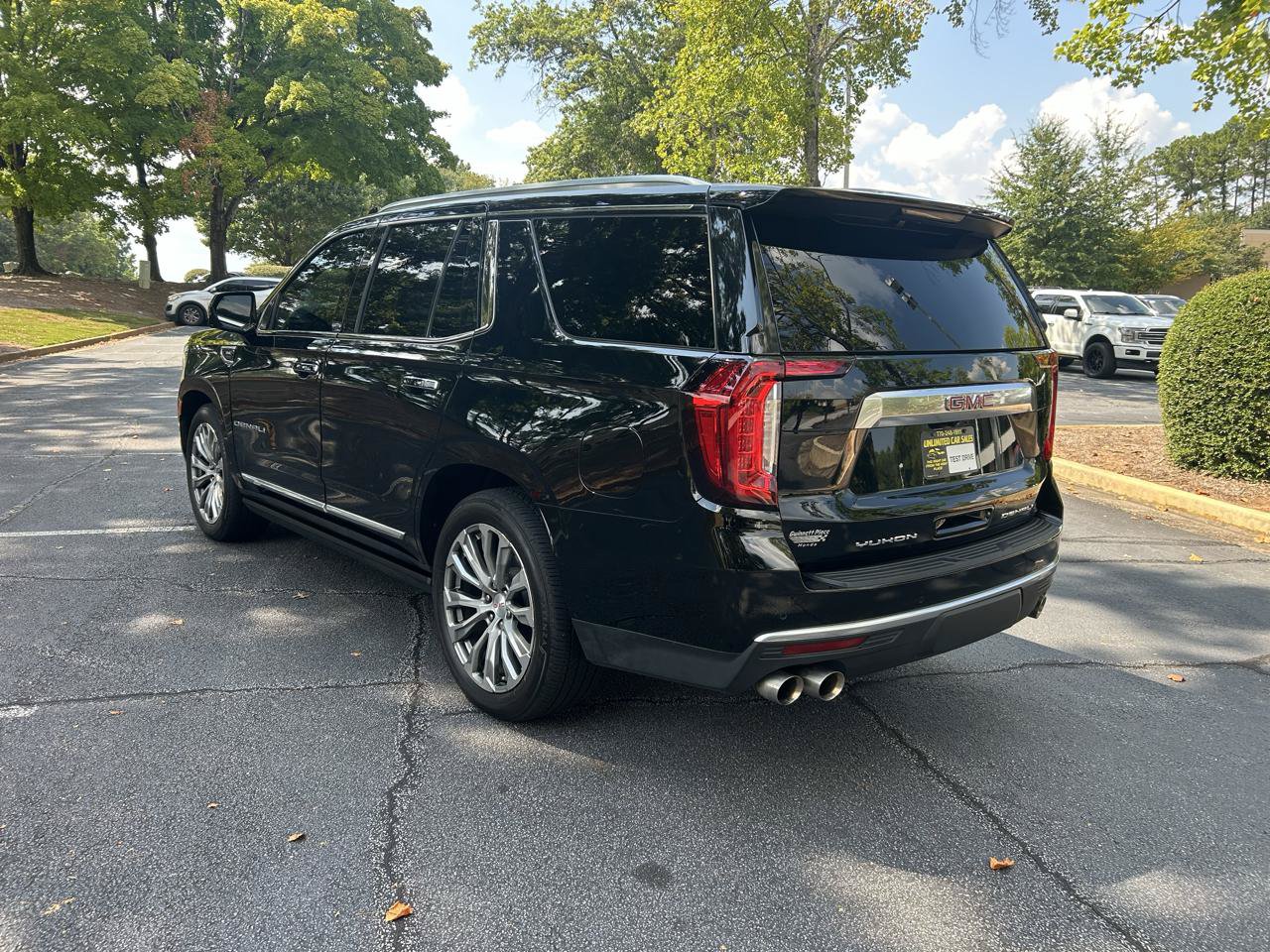 Used 2022 GMC Yukon Denali w/ Denali Premium Package AWD/4WD image 3