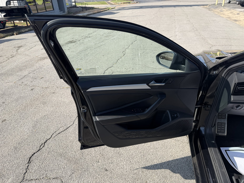 Used 2025 Volkswagen Jetta Sport FWD image 9