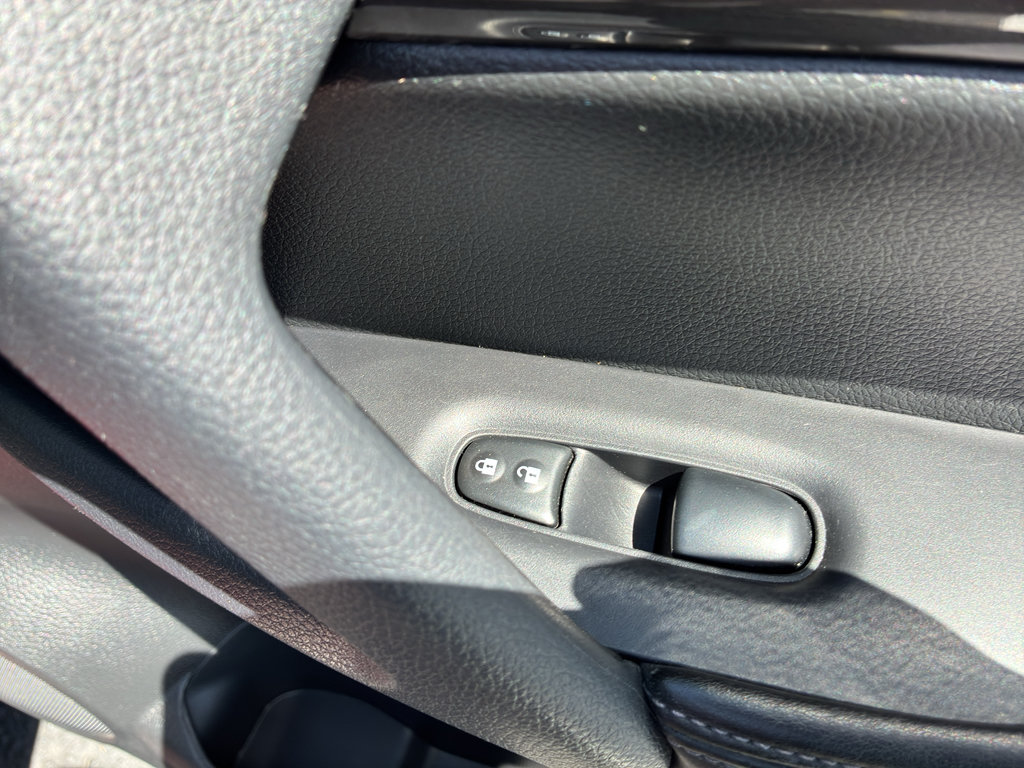 Used 2019 Nissan Rogue SV w/ Premium Package FWD image 59