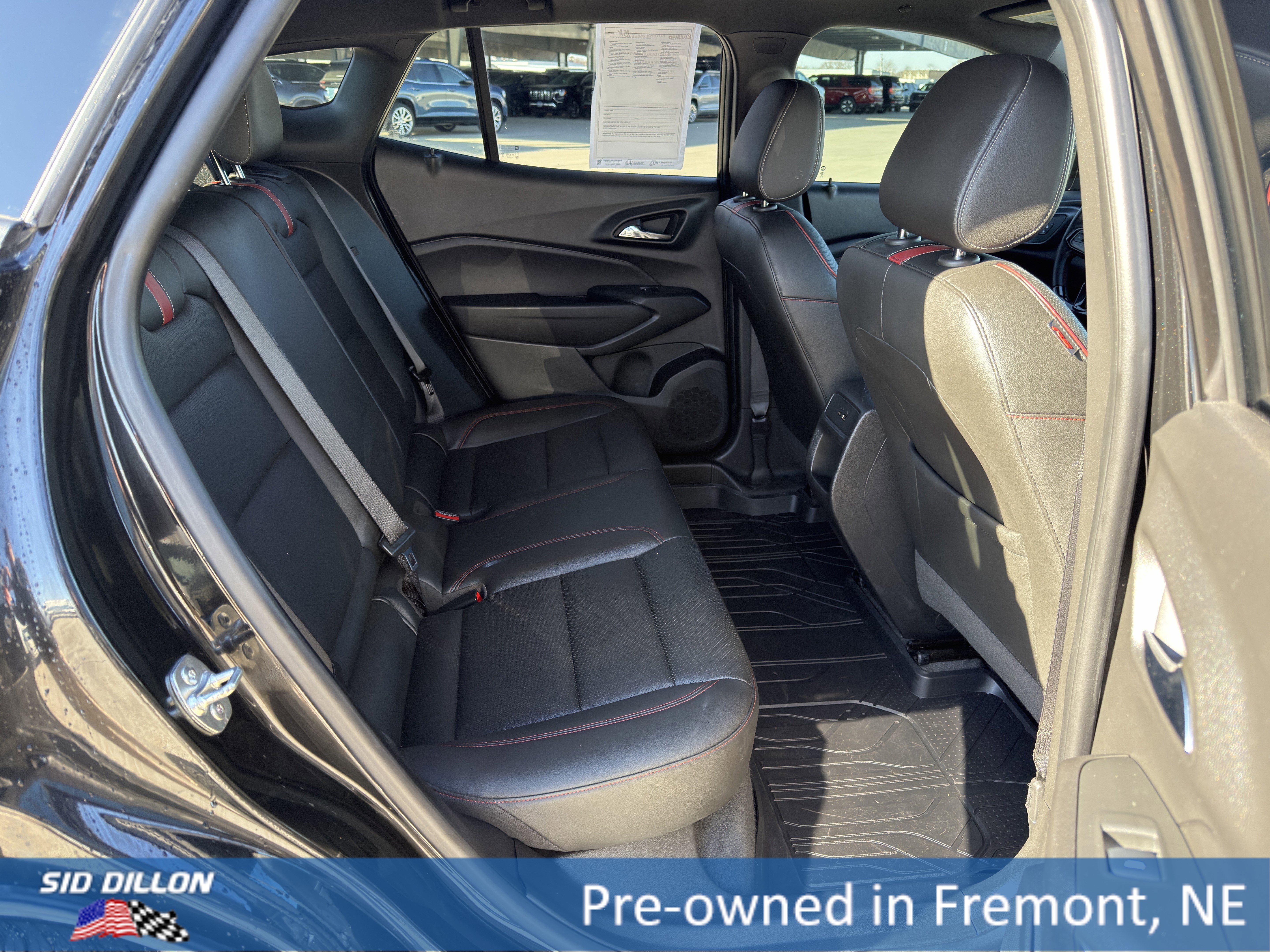 Used 2025 Chevrolet Trax RS w/ Sunroof Package FWD image 14
