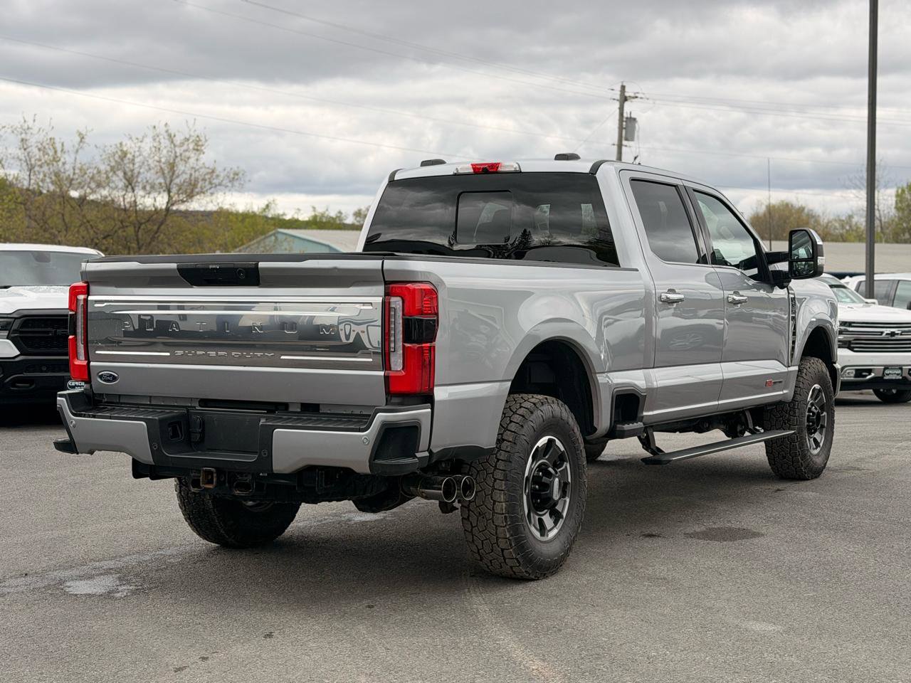 Used 2023 Ford F350 Platinum w/ Tremor Off-Road Package AWD/4WD image 5