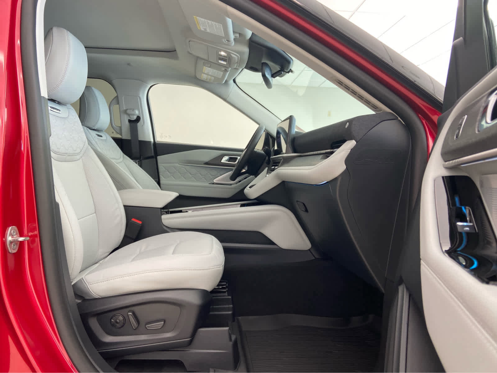 New 2026 Ford Explorer Platinum w/ LUX Leather Package image 18