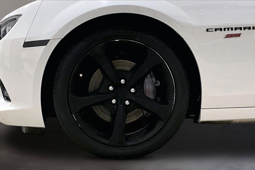 Used 2015 Chevrolet Camaro SS w/ RS Package RWD image 9