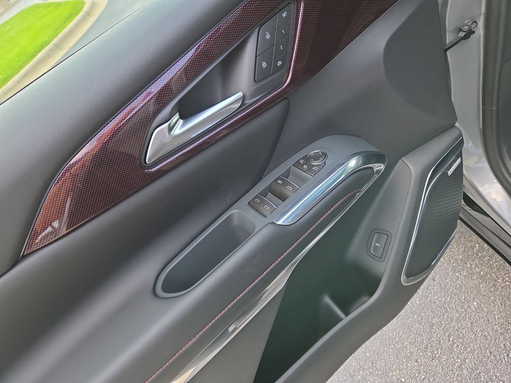 New 2027 Chevrolet Traverse RS w/ LPO, Floor Liner Package AWD/4WD image 27
