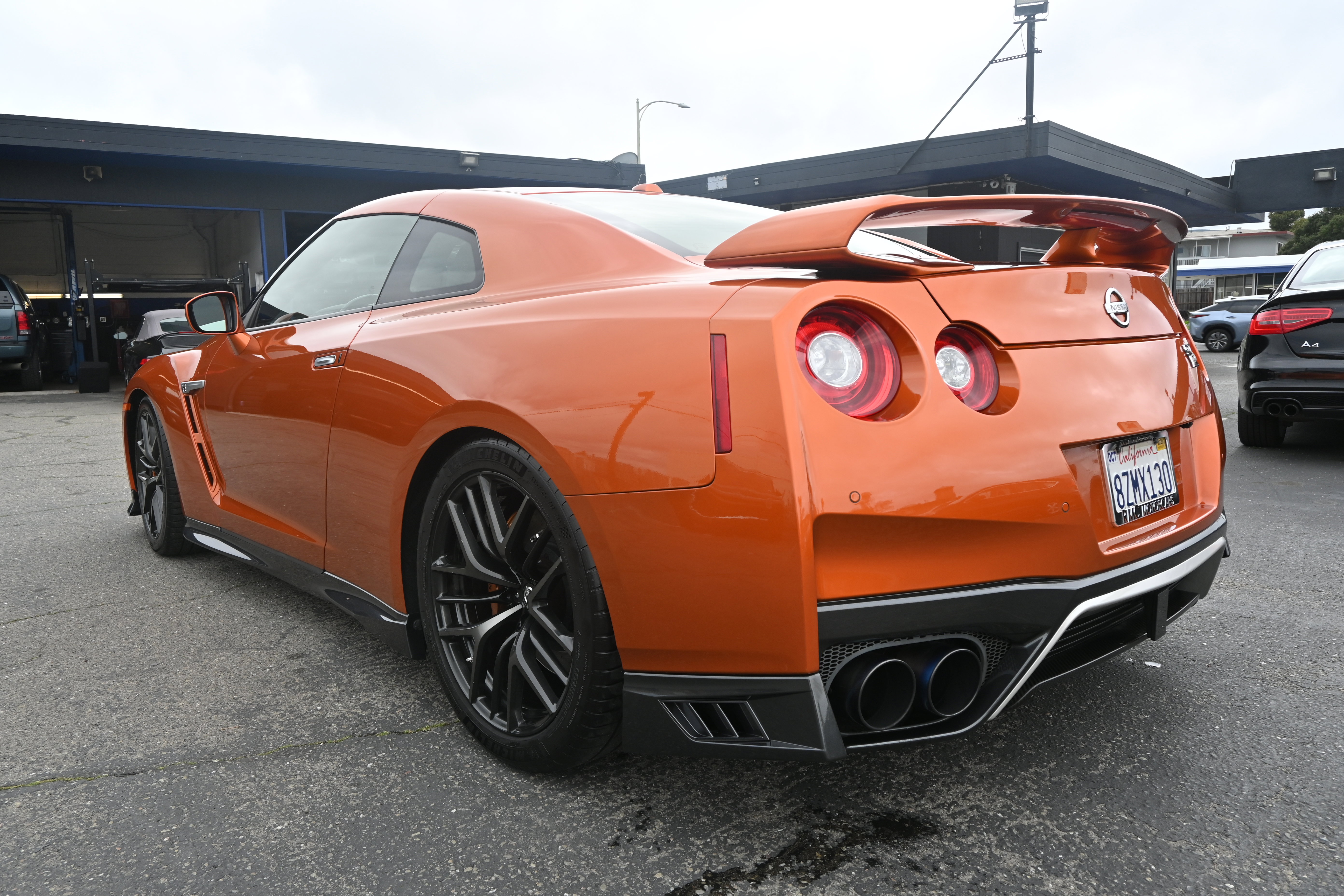 Used 2017 Nissan GT-R Premium image 16