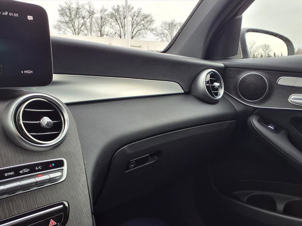 Used 2021 Mercedes-Benz GLC 300 4MATIC image 20