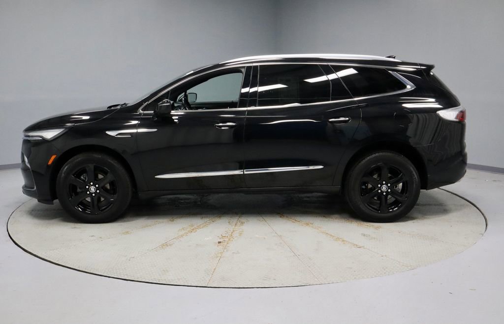 Used 2024 Buick Enclave Essence w/ Sport Touring Edition FWD image 7