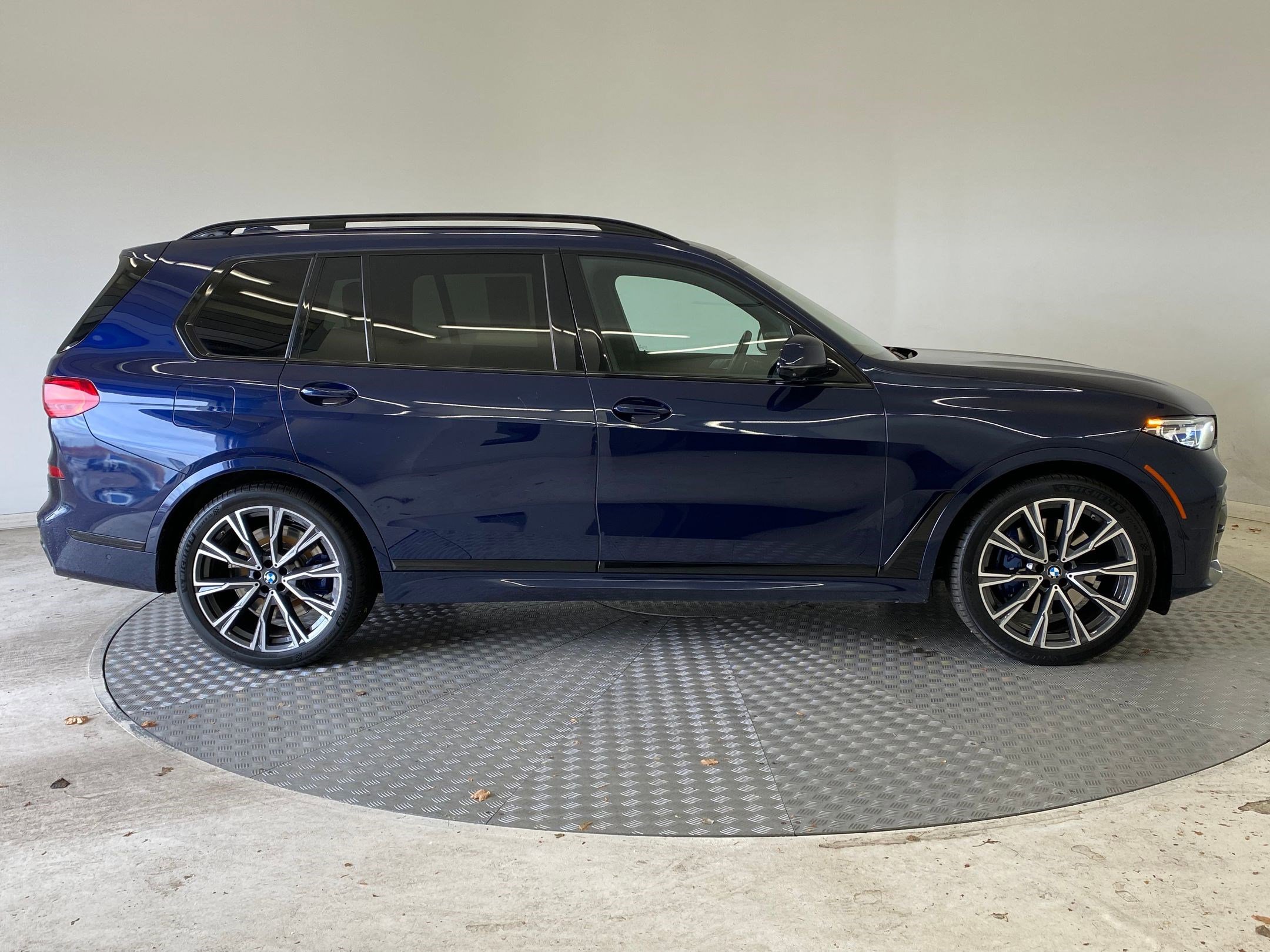 Used 2022 BMW X7 M50i w/ Dynamic Handling Package image 7