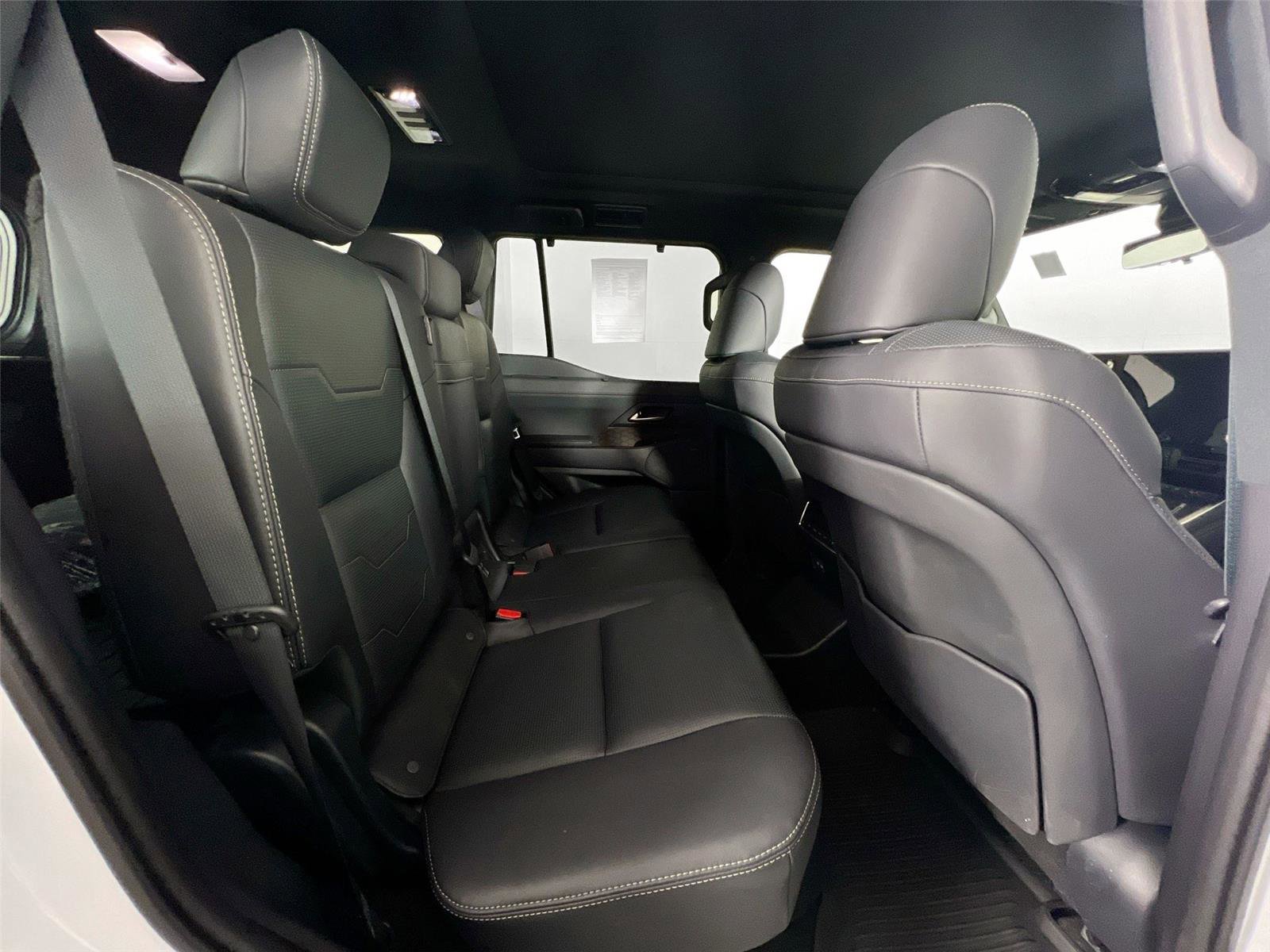 Used 2025 Lexus GX 550 w/ Accessory Package (2T) image 24