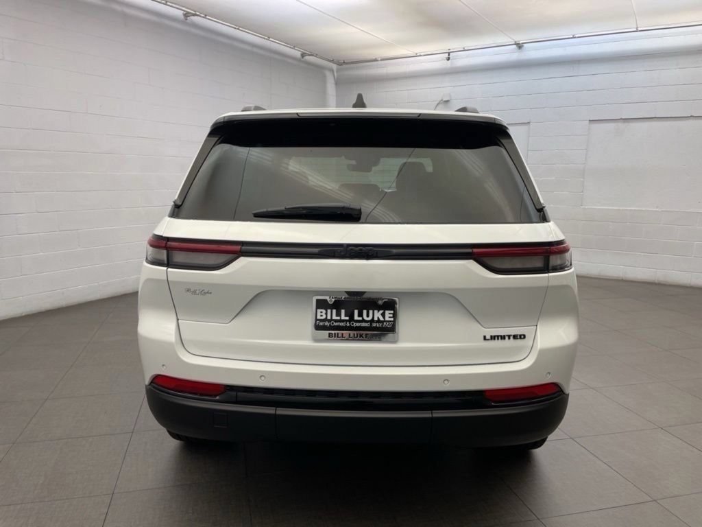 New 2025 Jeep Grand Cherokee Limited w/ Luxury Tech Group II RWD image 4
