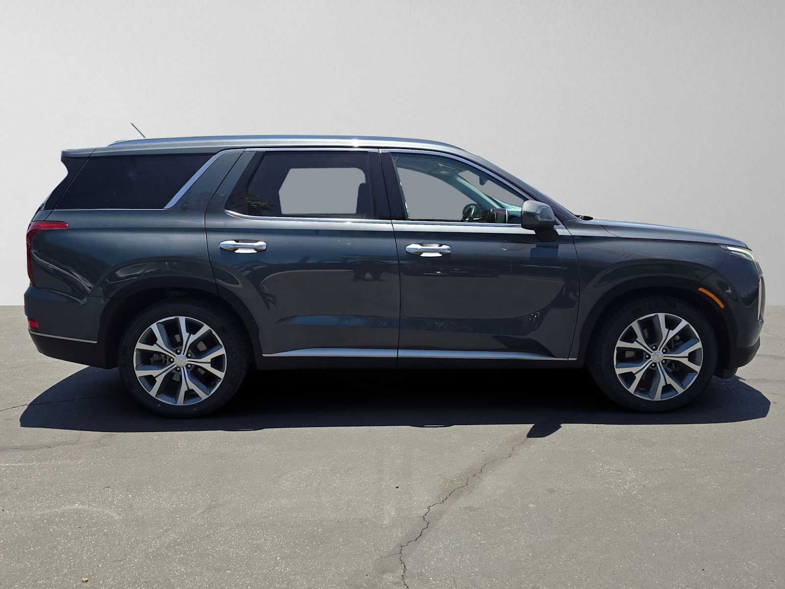 Used 2020 Hyundai Palisade SEL FWD image 2