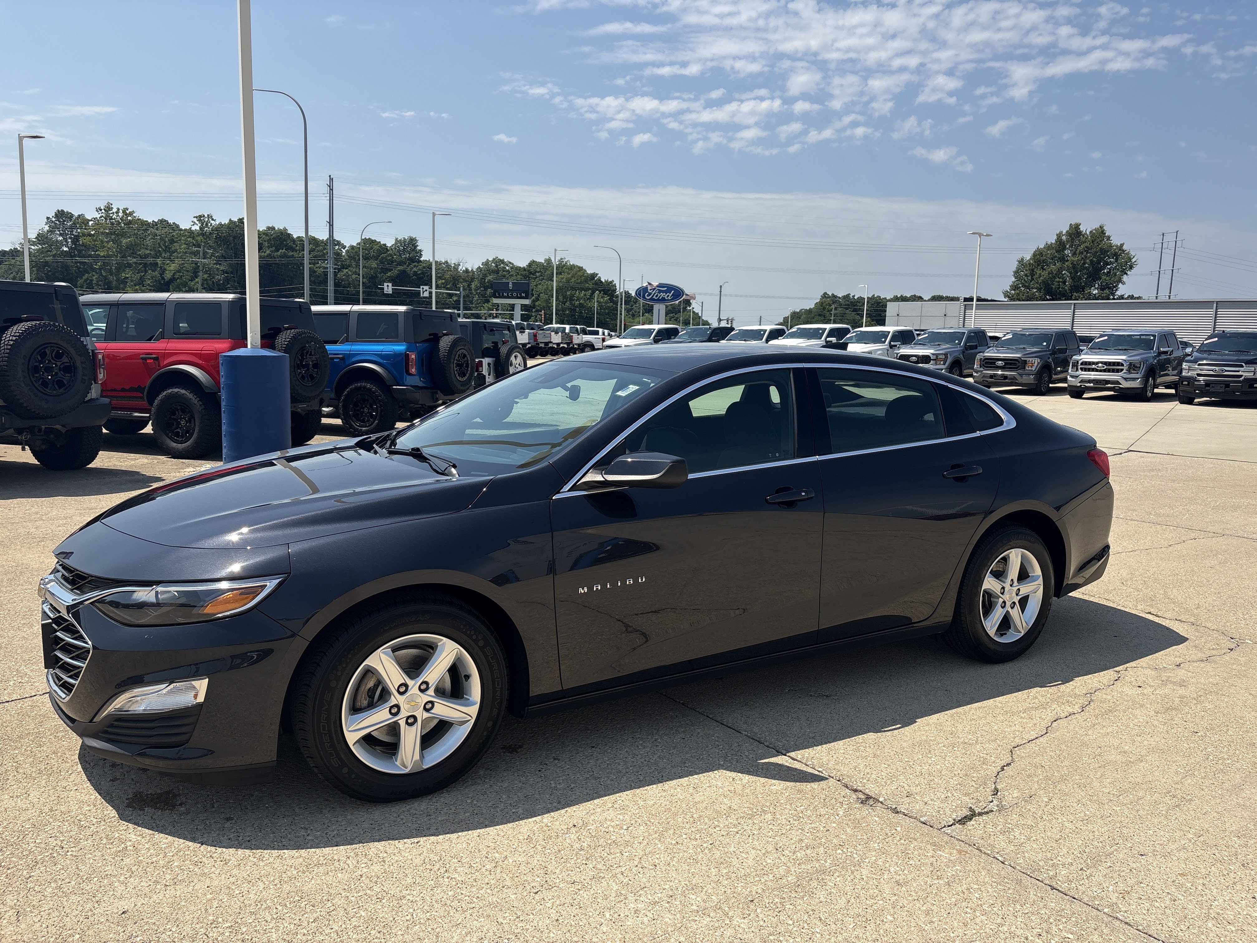 Used 2023 Chevrolet Malibu LS w/ Driver Confidence Package FWD image 3