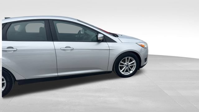 Used 2016 Ford Focus SE w/ SE Cold Weather Package FWD image 14