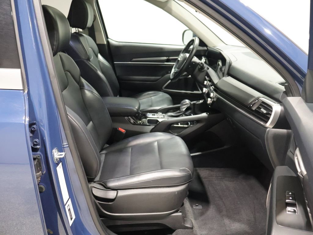 Used 2025 Kia Telluride S image 28