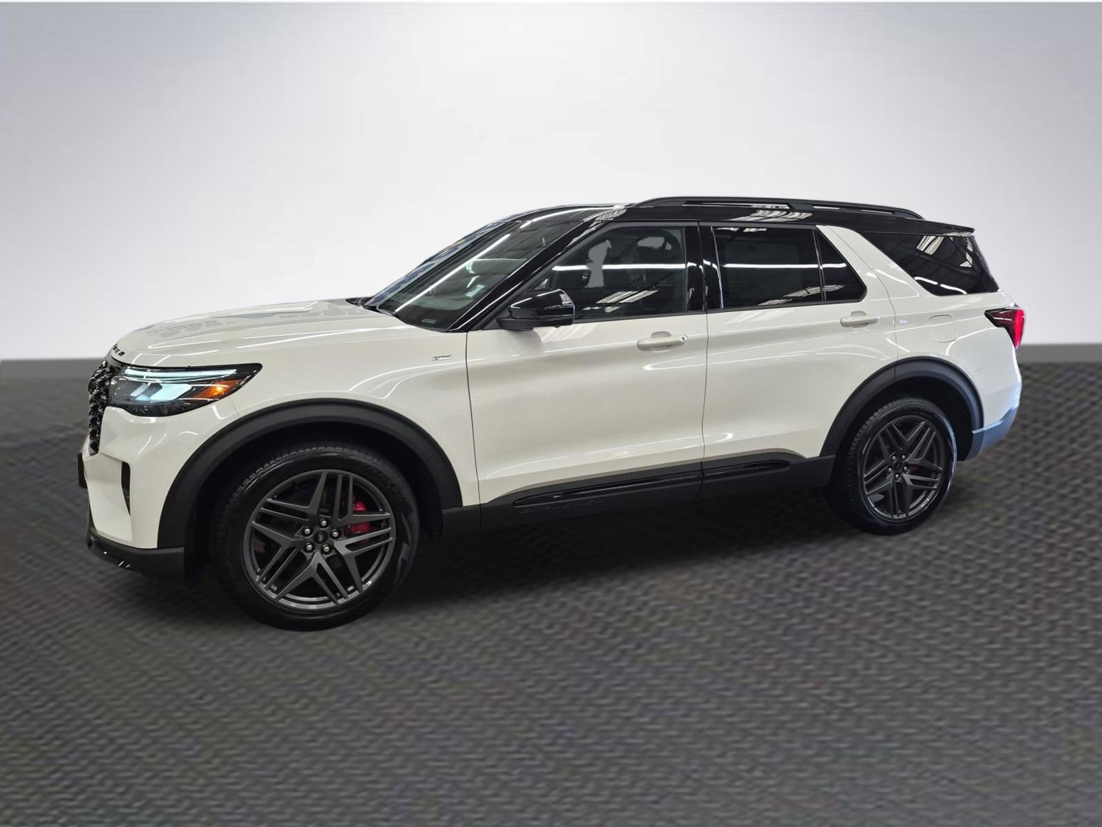 Used 2025 Ford Explorer ST-Line w/ Premium Package AWD/4WD image 2