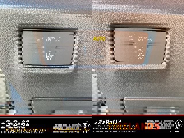 New 2025 Volkswagen Tiguan SE image 33