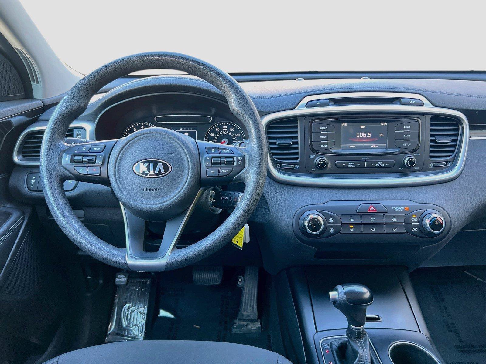 Used 2016 Kia Sorento FWD image 2