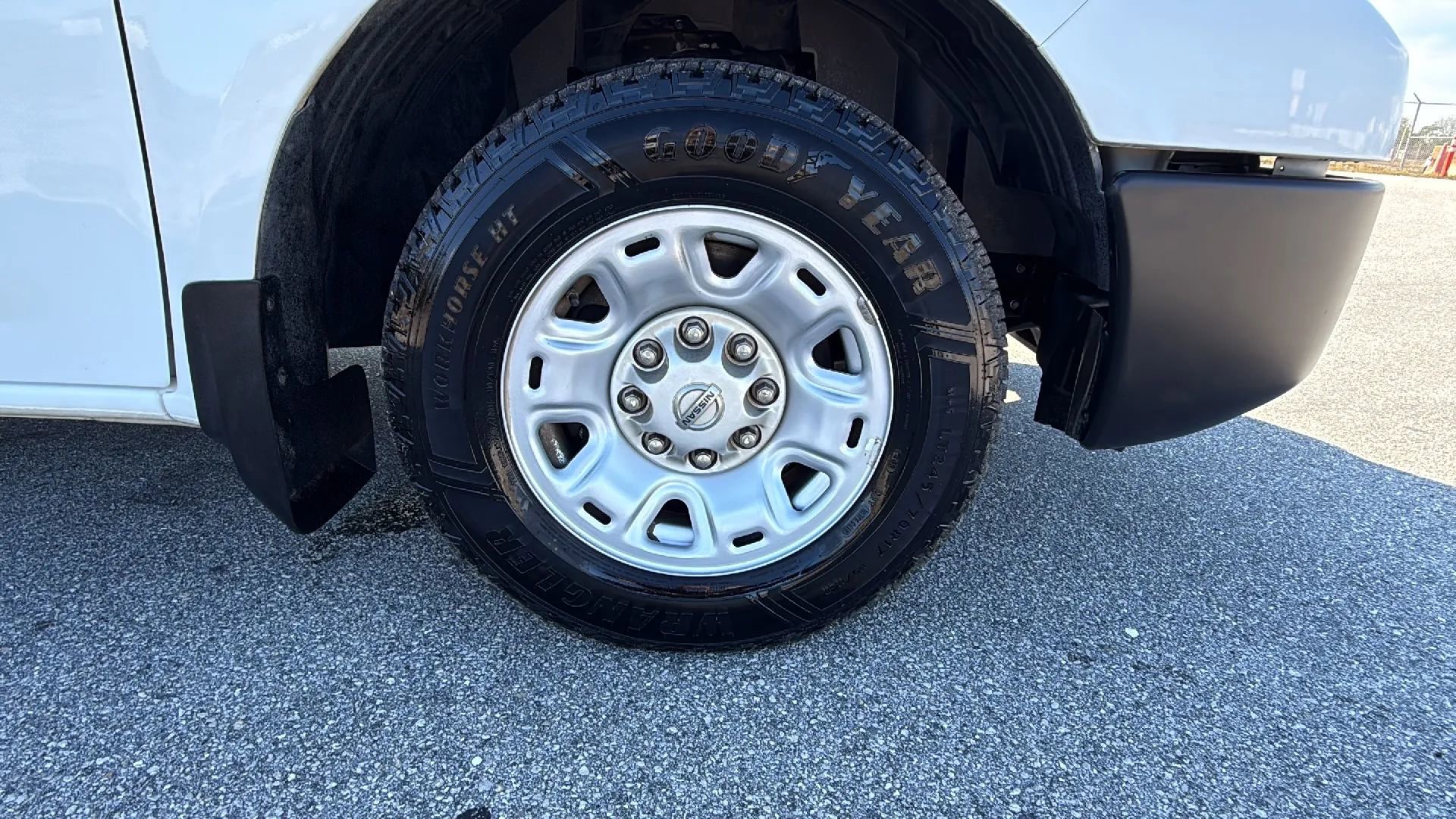 Used 2020 Nissan NV 2500 SV image 19