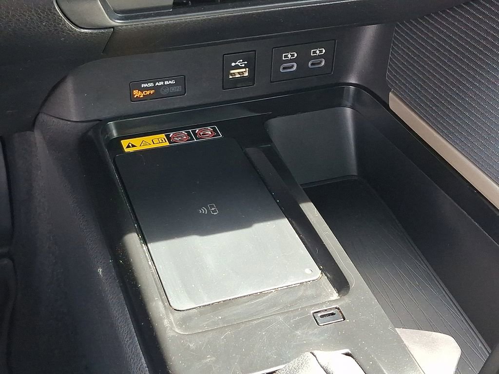 Used 2025 Toyota Camry SE w/ Convenience Package FWD image 24