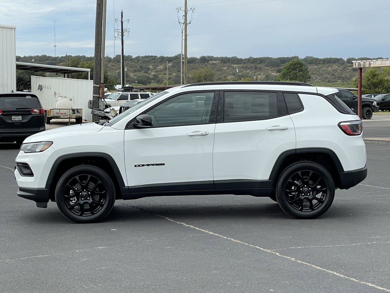 New 2026 Jeep Compass Latitude image 4