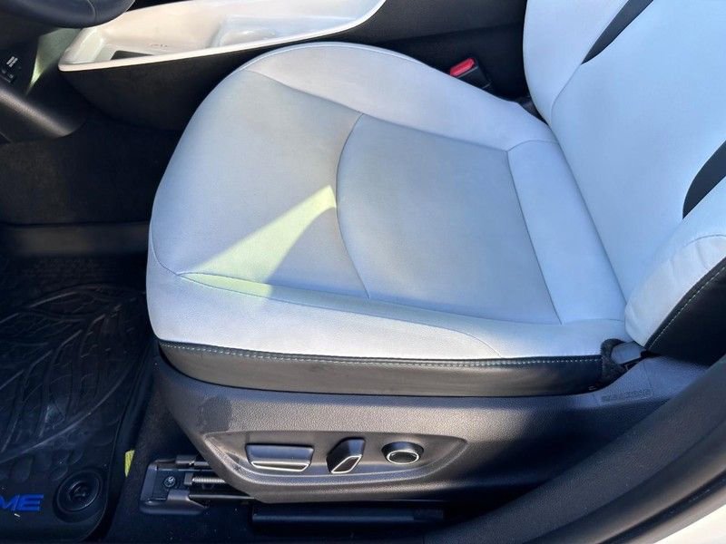 Used 2018 Toyota Prius Prime Advanced image 18