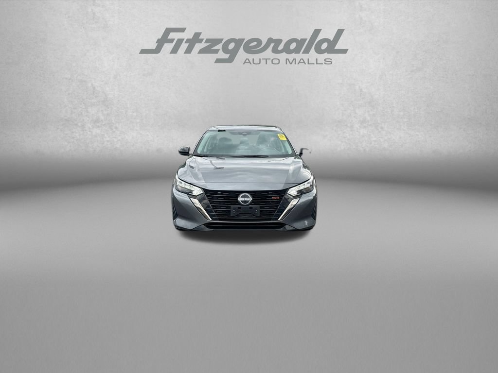 Used 2025 Nissan Sentra SR FWD image 2