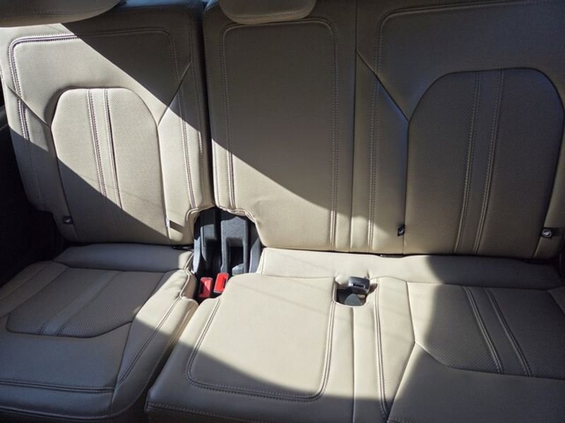 Used 2024 Ford Expedition Limited RWD image 9