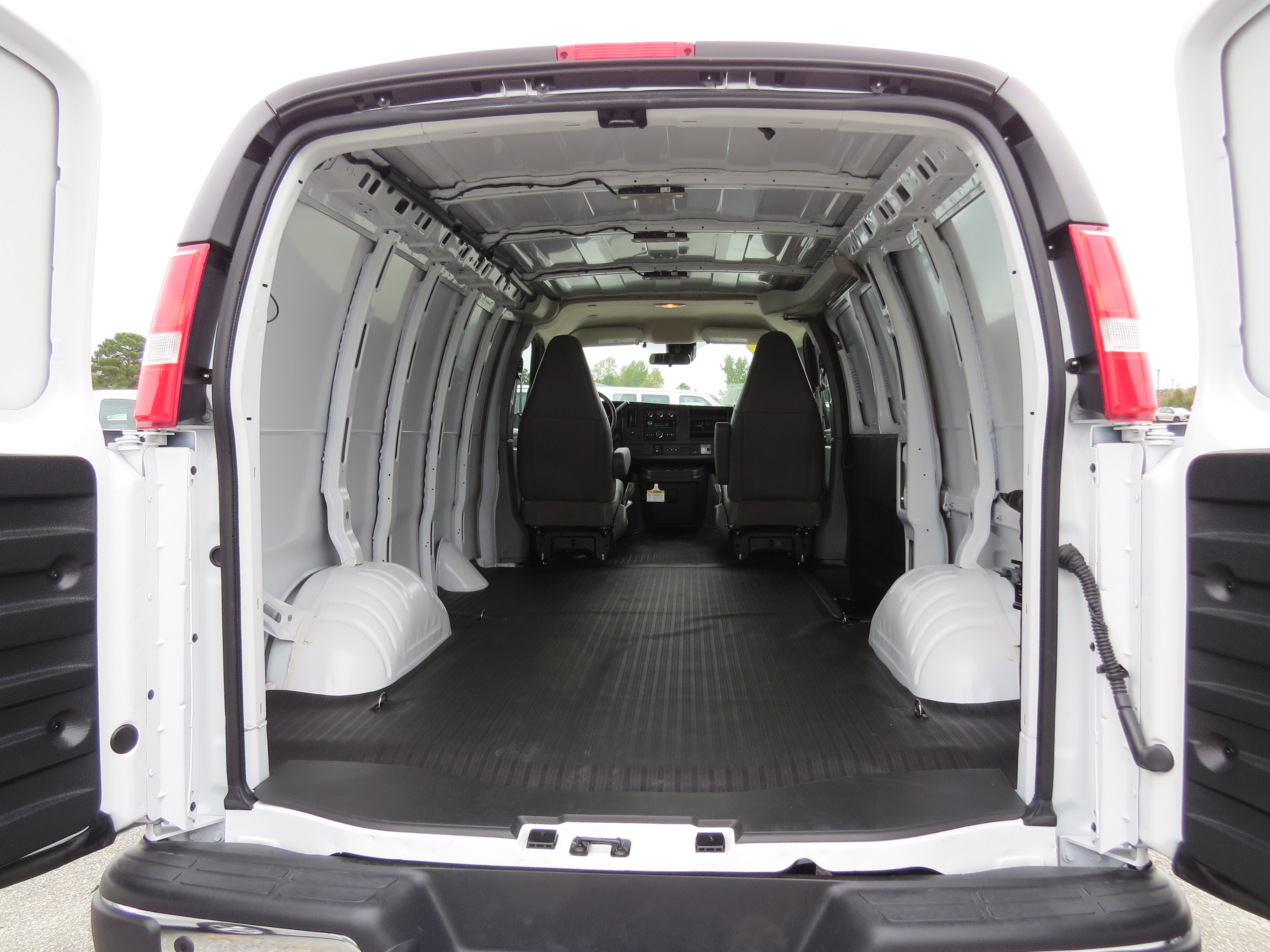 Used 2025 GMC Savana 3500 Work Van 3D Cargo Van w/ Driver Convenience Package image 11