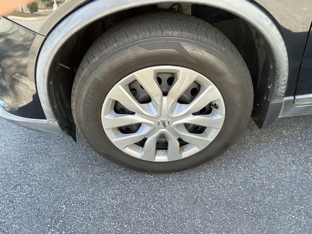 Used 2016 Nissan Rogue S w/ Appearance Package image 9