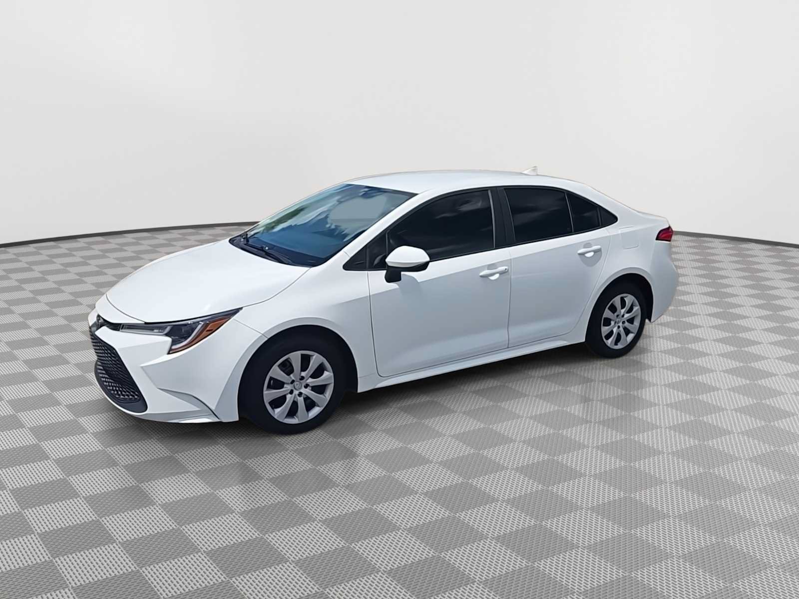 Used 2022 Toyota Corolla LE FWD image 4