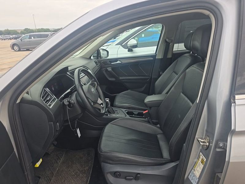 Used 2022 Volkswagen Tiguan SE w/ Panoramic Sunroof Package FWD image 10