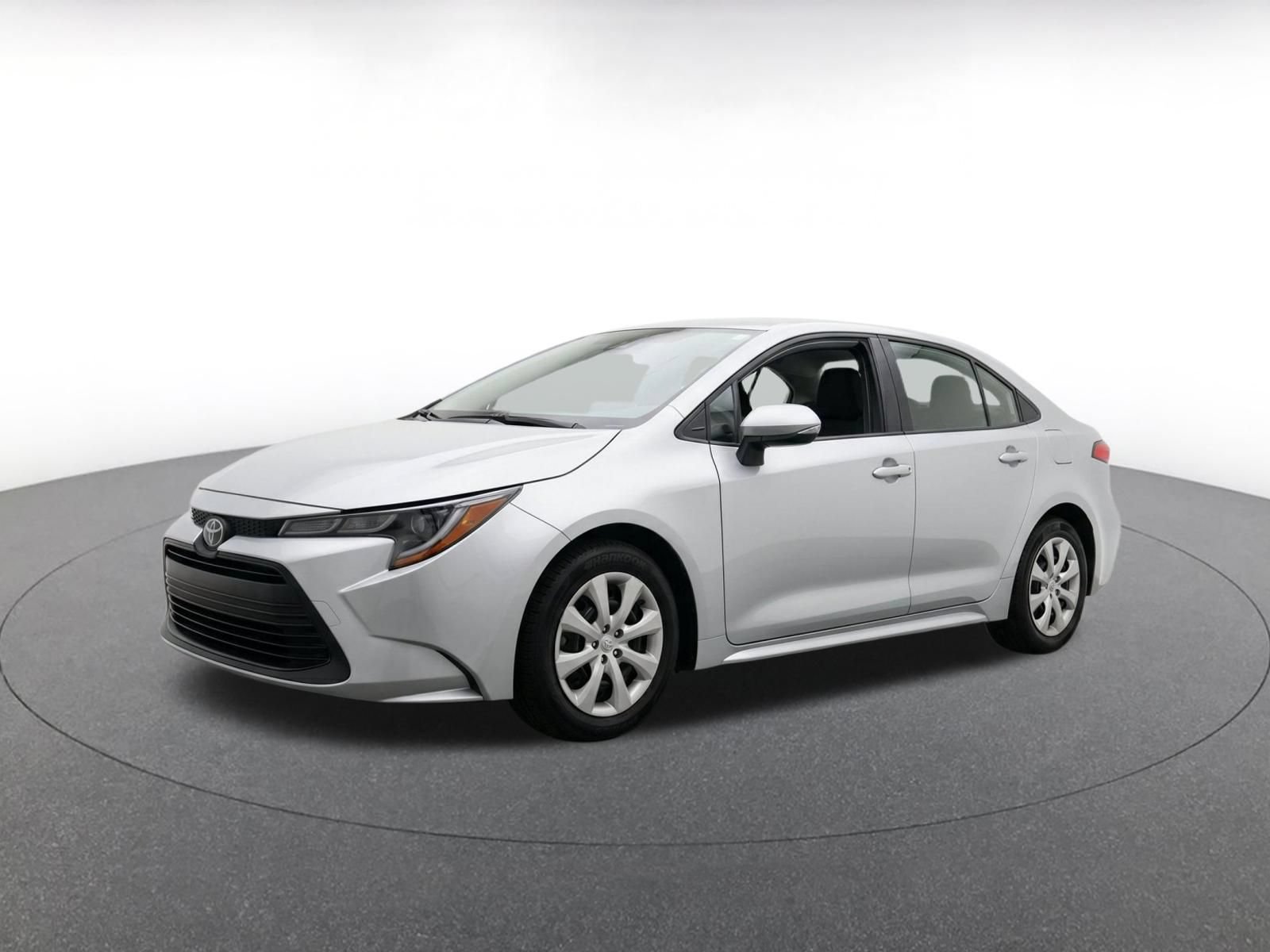 Used 2025 Toyota Corolla LE FWD image 3