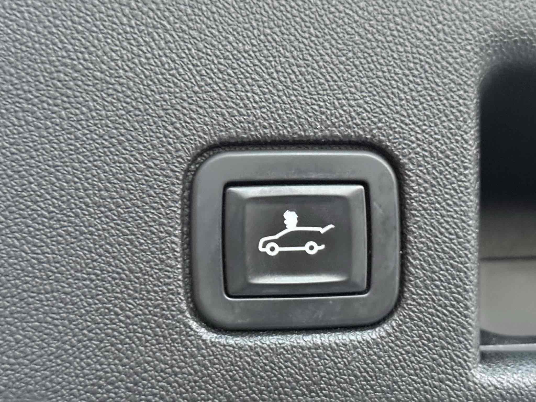 Used 2018 Chevrolet Equinox Premier FWD image 68