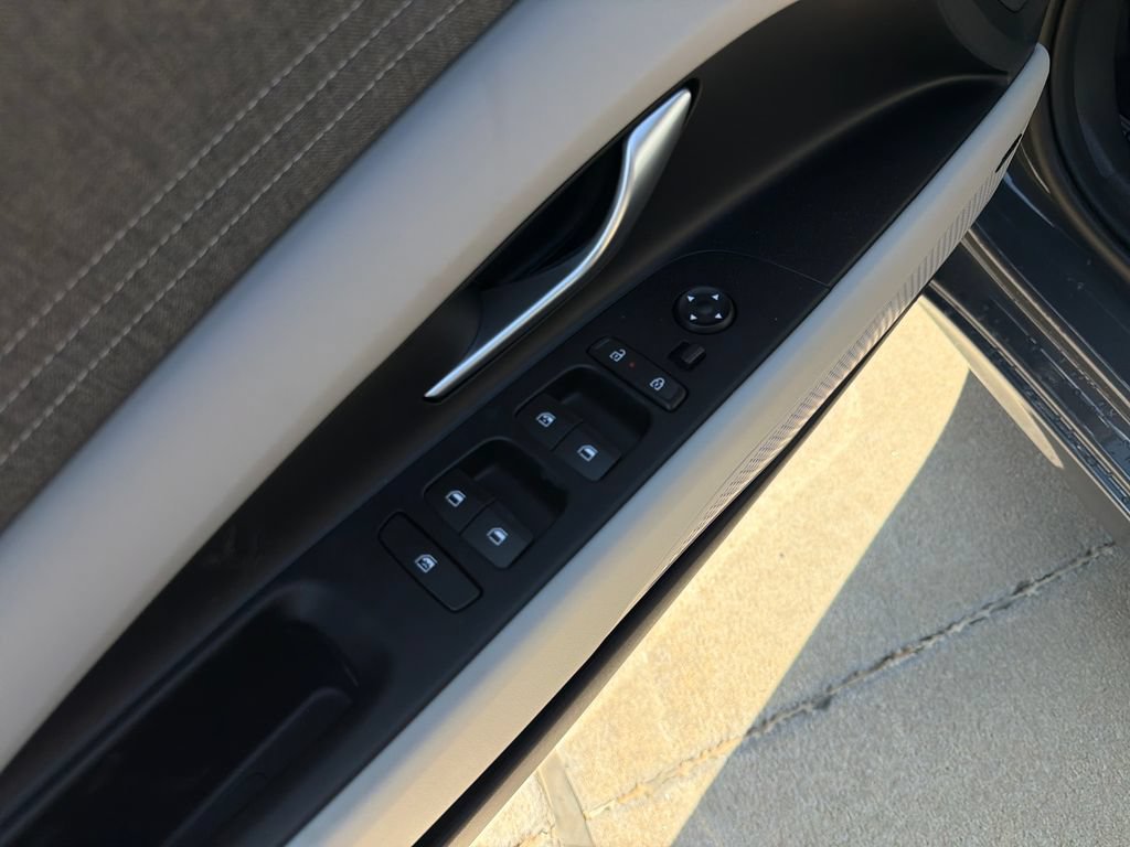 New 2026 Hyundai Elantra Limited FWD image 16