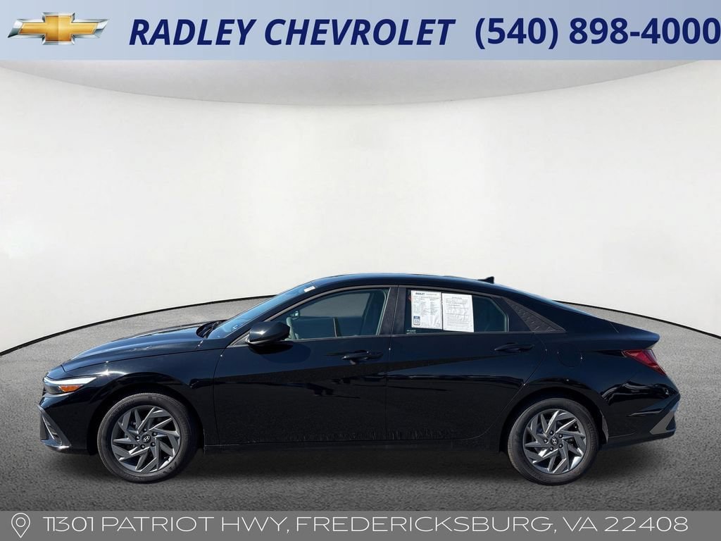 Used 2025 Hyundai Elantra Hybrid FWD image 16