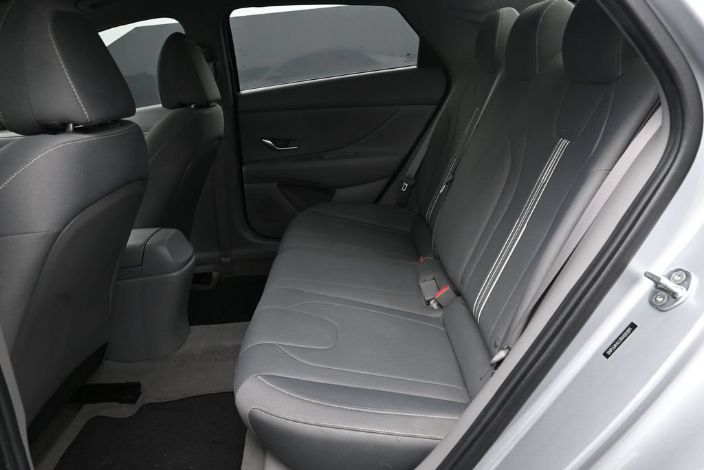 Certified 2022 Hyundai Elantra SEL FWD image 12
