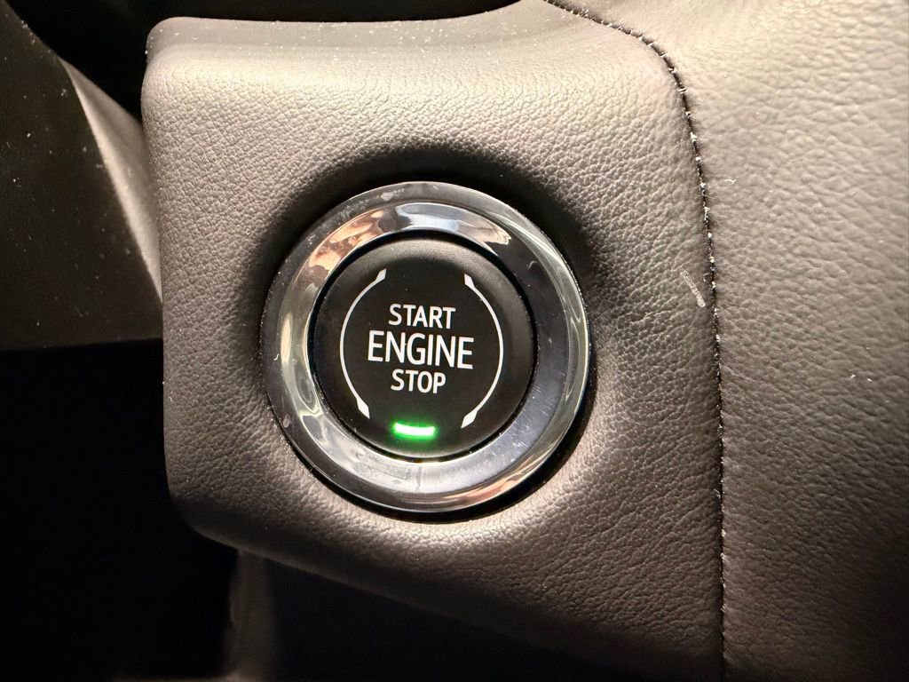 Used 2023 GMC Yukon SLT w/ SLT Luxury Package image 40