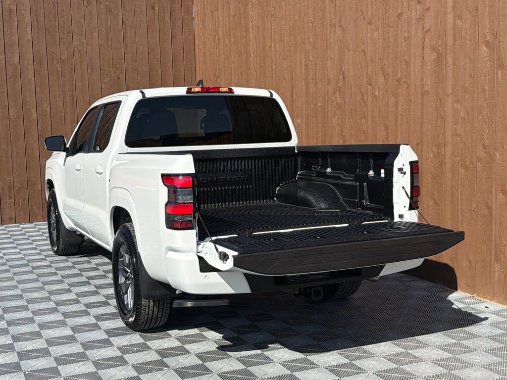 Used 2025 Nissan Frontier SV w/ Tow Package image 18