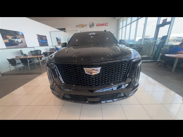Used 2025 Cadillac Escalade ESV Sport w/ Touring Package AWD/4WD image 3
