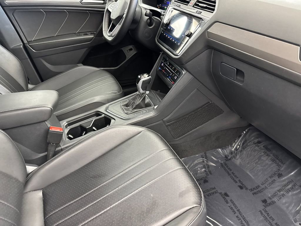 Used 2024 Volkswagen Tiguan SE image 16