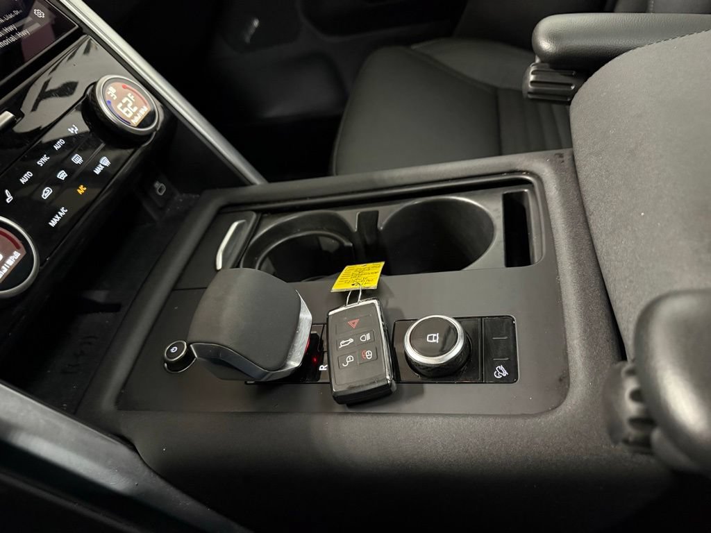 Used 2024 Land Rover Discovery S AWD/4WD image 15