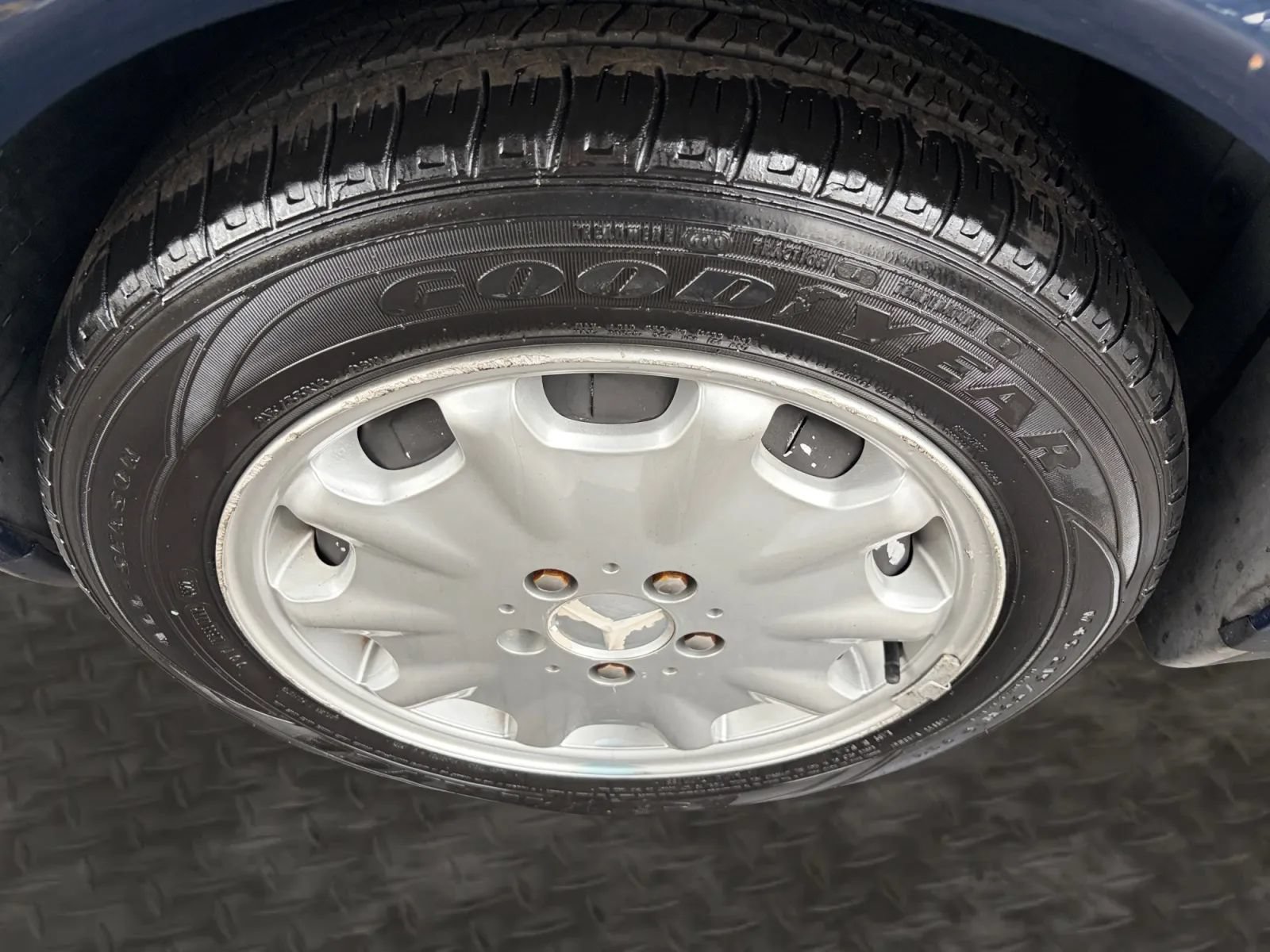 Used 1999 Mercedes-Benz E 320 Sedan image 34