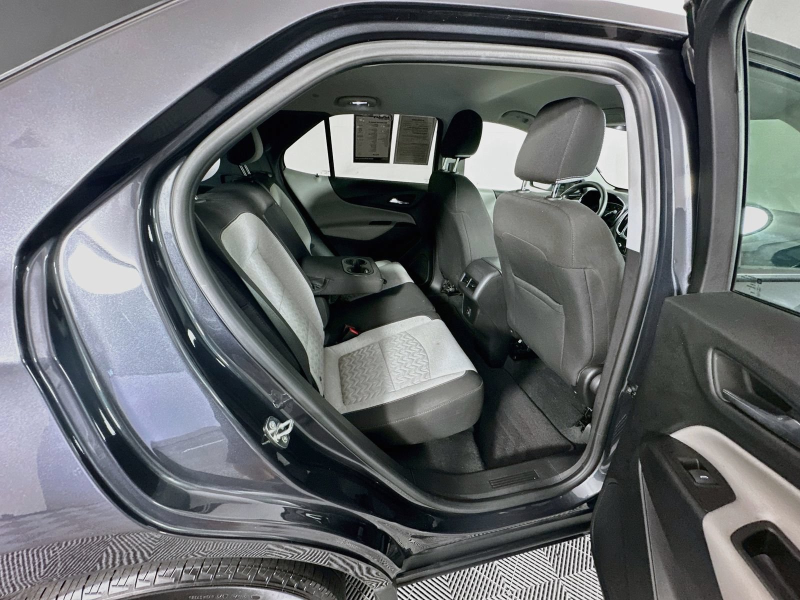 Used 2022 Chevrolet Equinox LS w/ LS Convenience Package FWD image 24